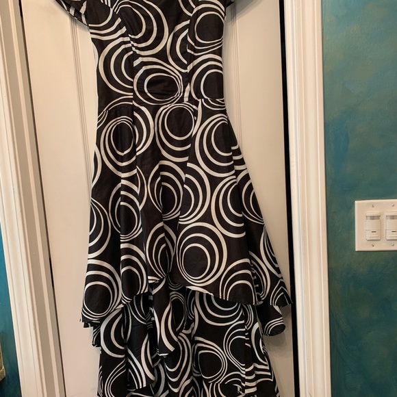 Black & white dress - Picture 1 of 2